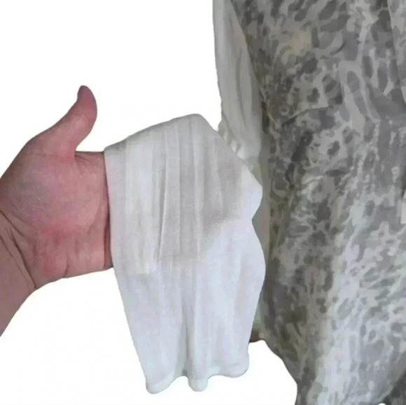 Aritzia Babaton Julien Blouse Popover Top Silk Front Rayon Back Grey White Women - Picture 7 of 12